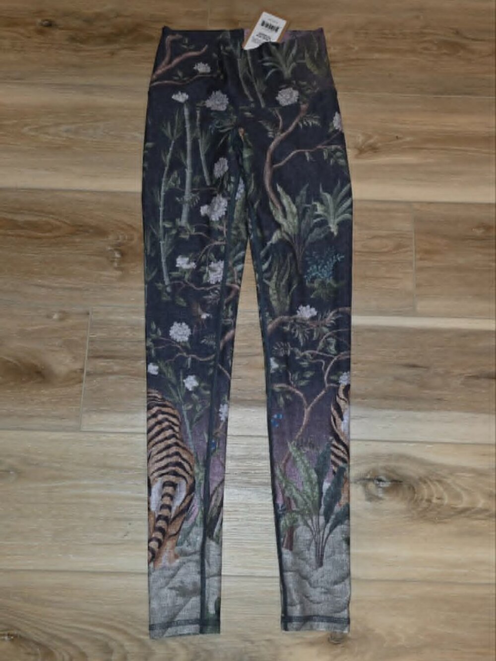 Niyama Sol Jade Tiger Leggings - S - NWT - Picture 5 of 5